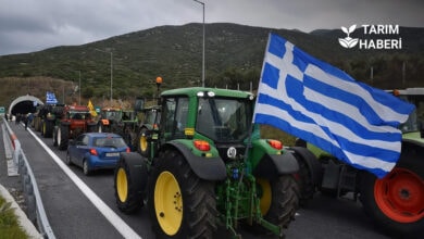 Yunan çiftçiler otoyolları kapatacak