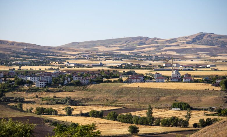 Bakan Yumaklı, Doğu ve Güneydoğu İçin Yeni Tarım Planını Açıkladı Bakan Yumaklı, Doğu ve Güneydoğu İçin Yeni Tarım Planını Açıkladı